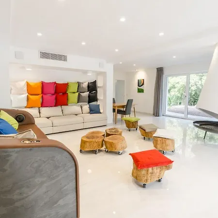 La Maison De L'art Villa Frejus